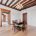 Elegant Apartment 7 Minutes From Piazza San Marco!
