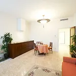 Charming Apartment On Grand Canal