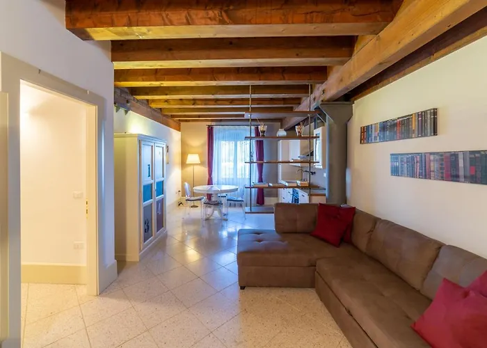 Youatmolino Canal View Apartment