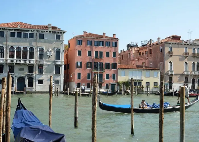 Charming Apartment On Grand Canal