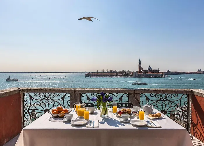 Ca\' Del Santo Canal View And Terrace