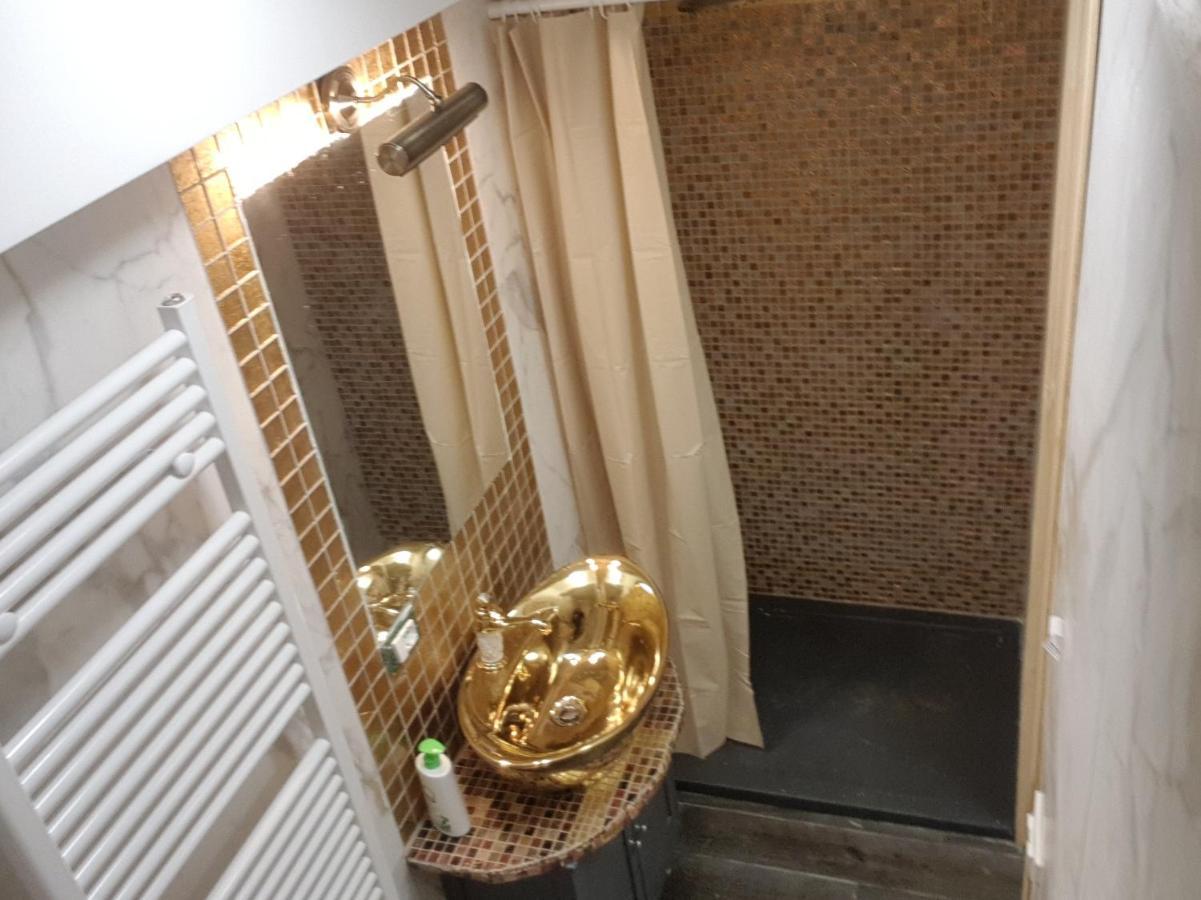 Golden Place Apartment *