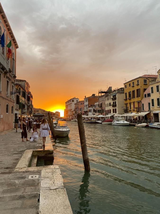 Palazzo Veneziano Direct At The Canal With Roof Terrace