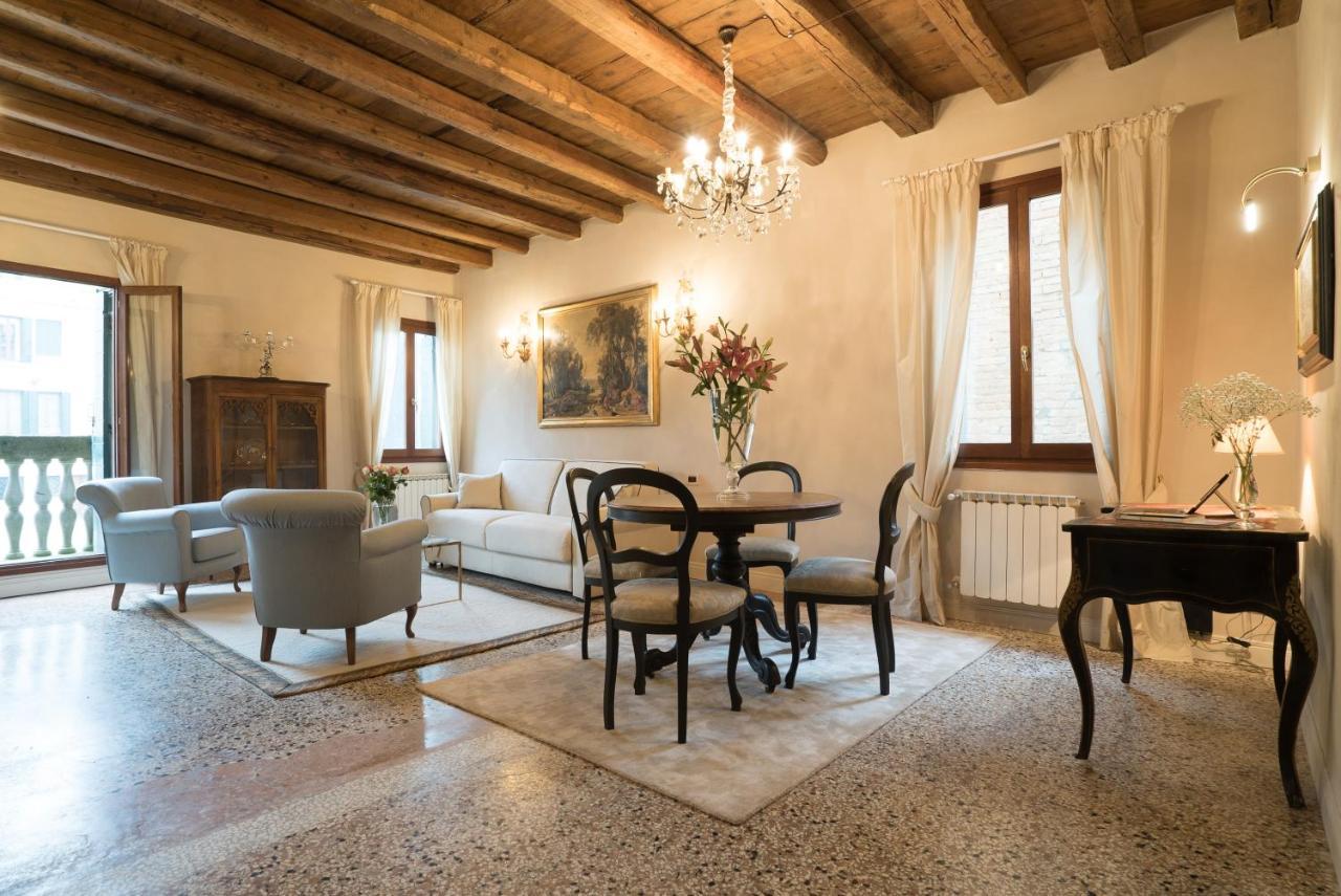 Palazzo Veneziano Direct At The Canal With Roof Terrace Holiday home Venice