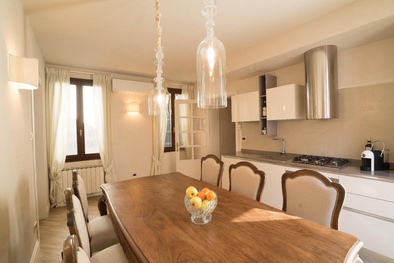Palazzo Veneziano Direct At The Canal With Roof Terrace Holiday home Venice