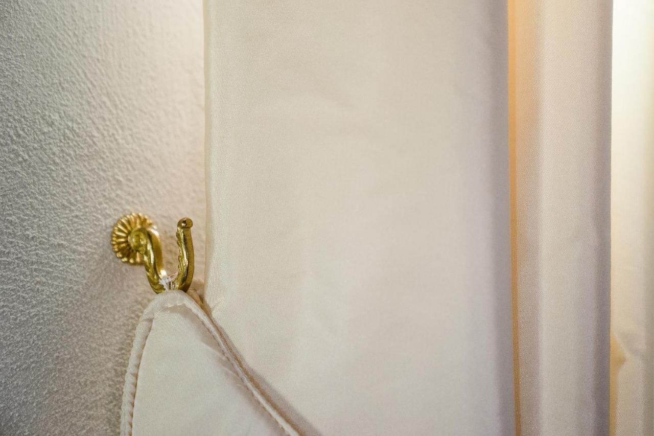 Palazzo Veneziano Direct At The Canal With Roof Terrace Holiday home