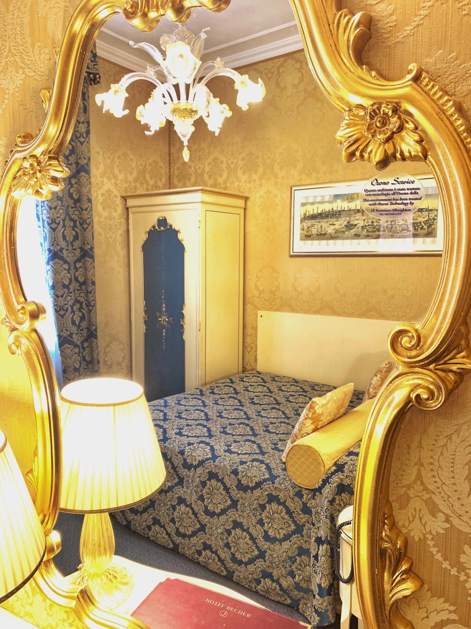 Becher Hotel 3*