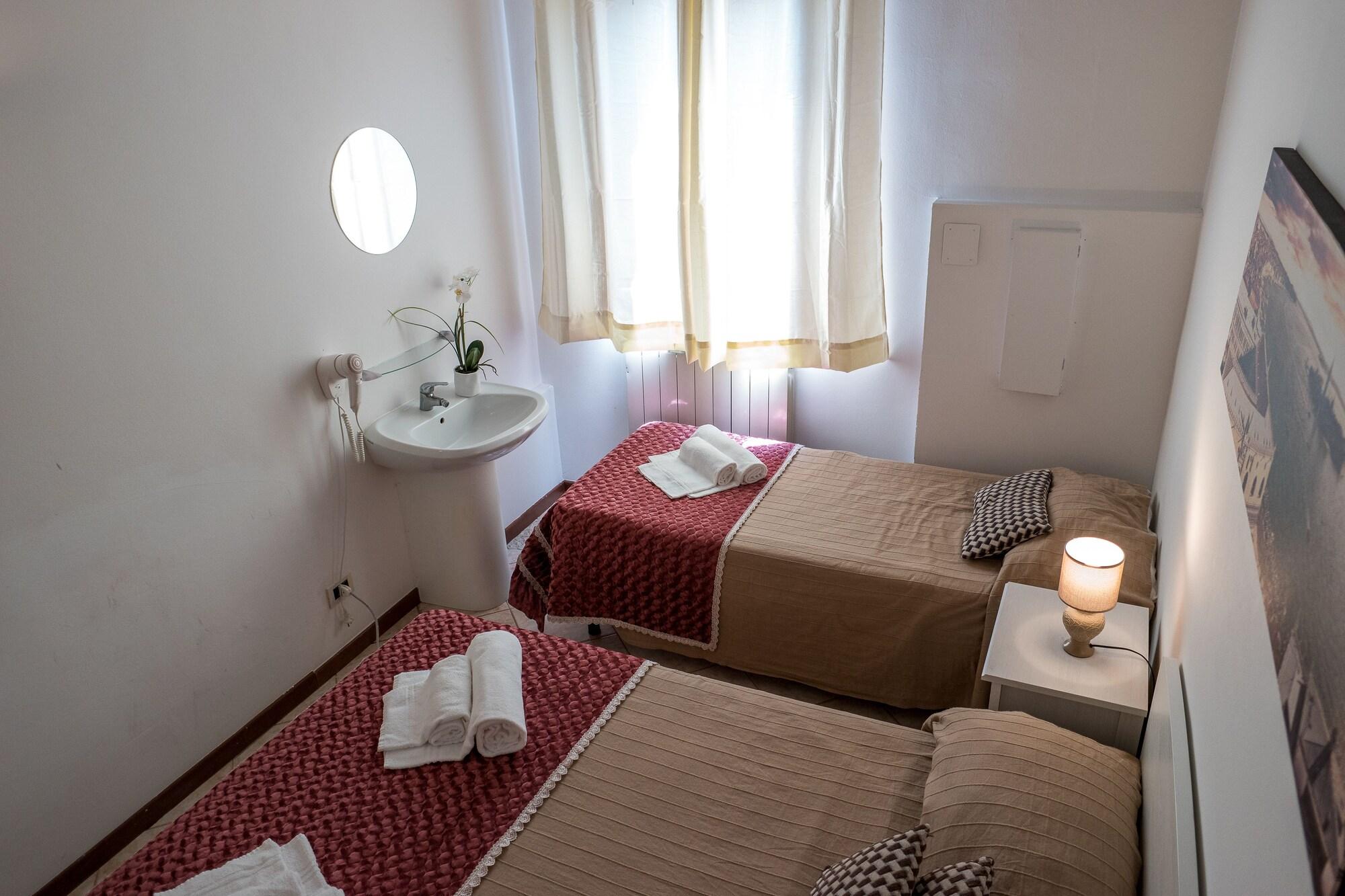 Guest house Backpackers House Venice