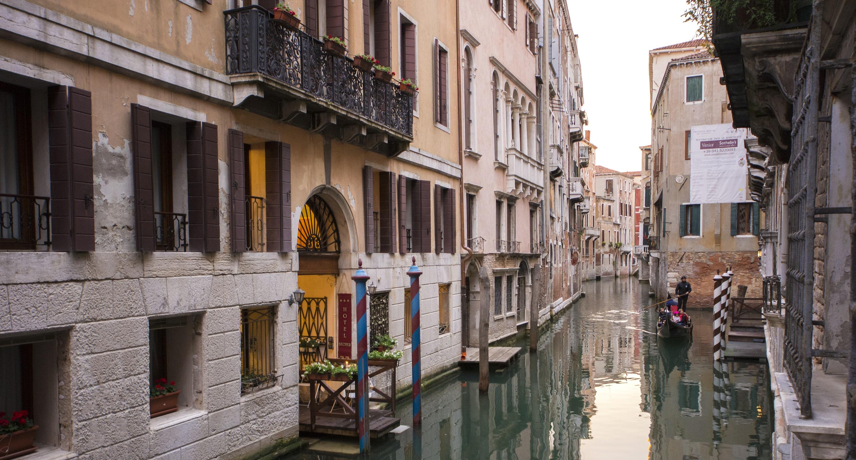 Becher 3* Veneza