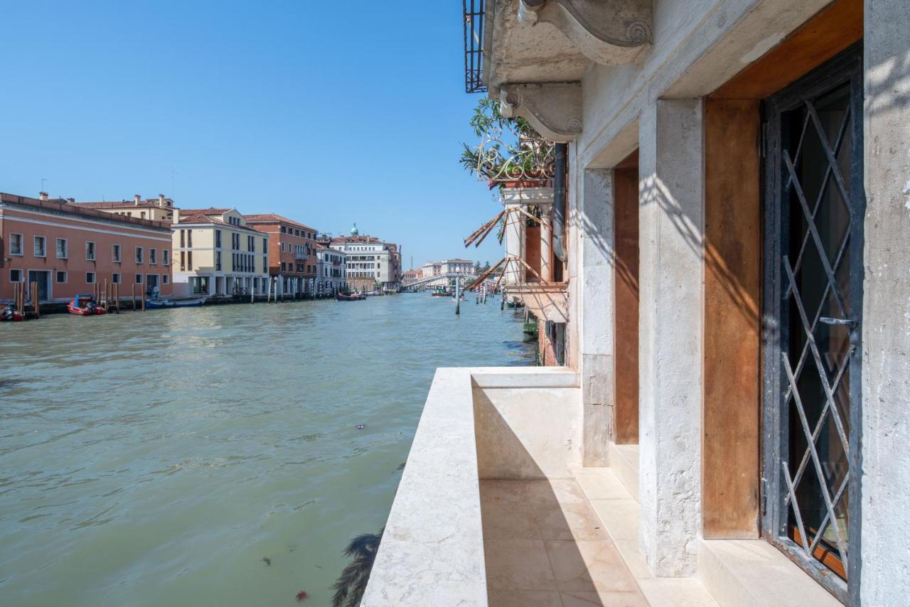 Palace Canal View By Wonderful Italy * Veneza