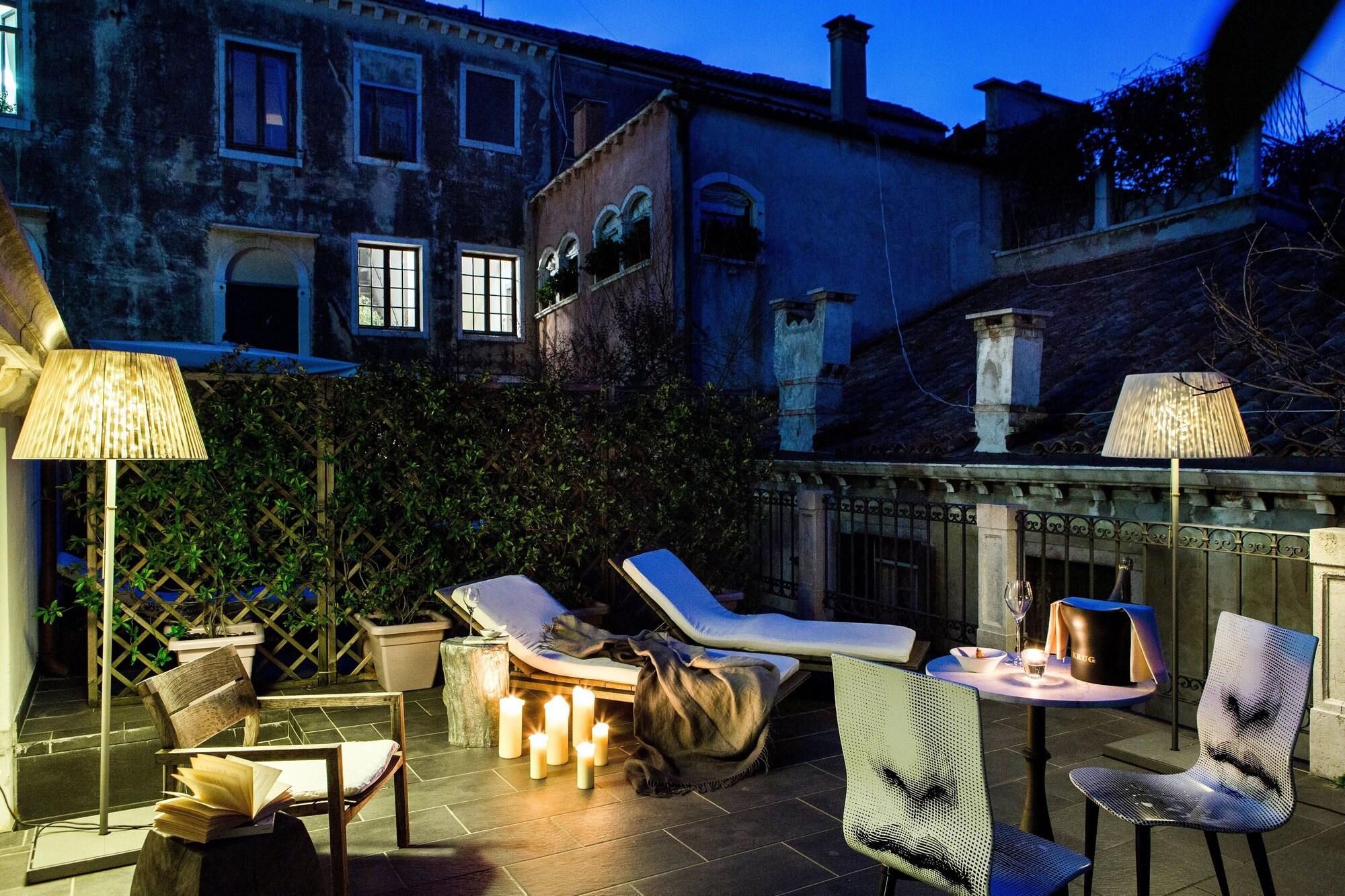 Palazzina Grassi 5* Venice