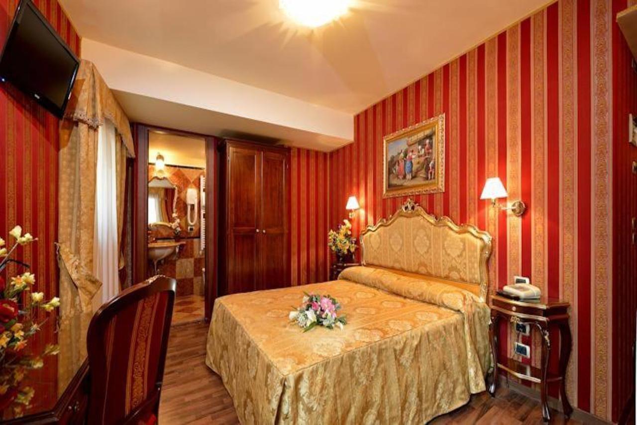 Lux Hotel 3*