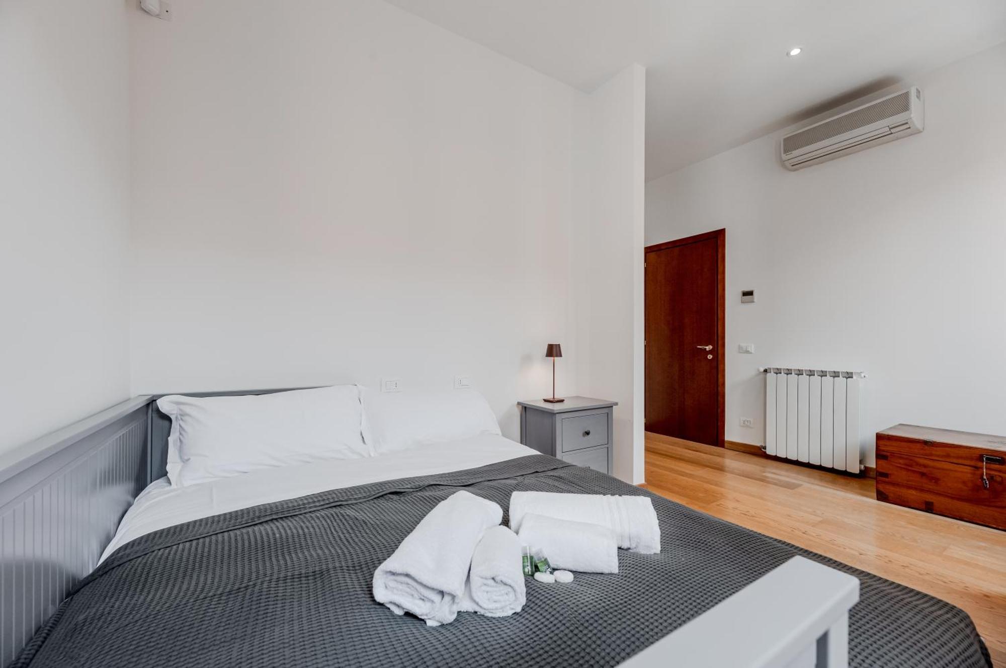 Elegant 7 Minutes From Piazza San Marco! Venice