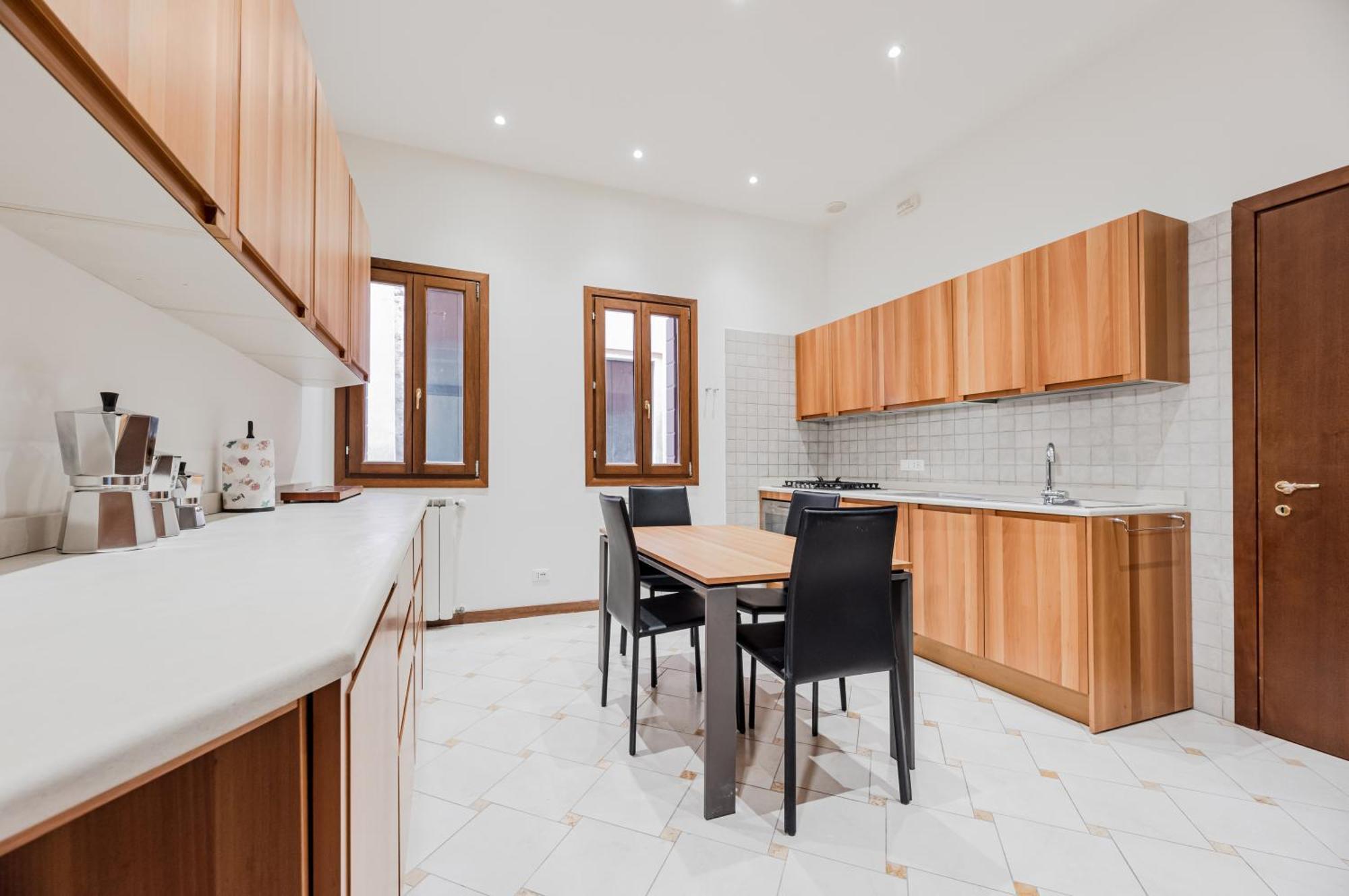 Apartment Elegant 7 Minutes From Piazza San Marco! *