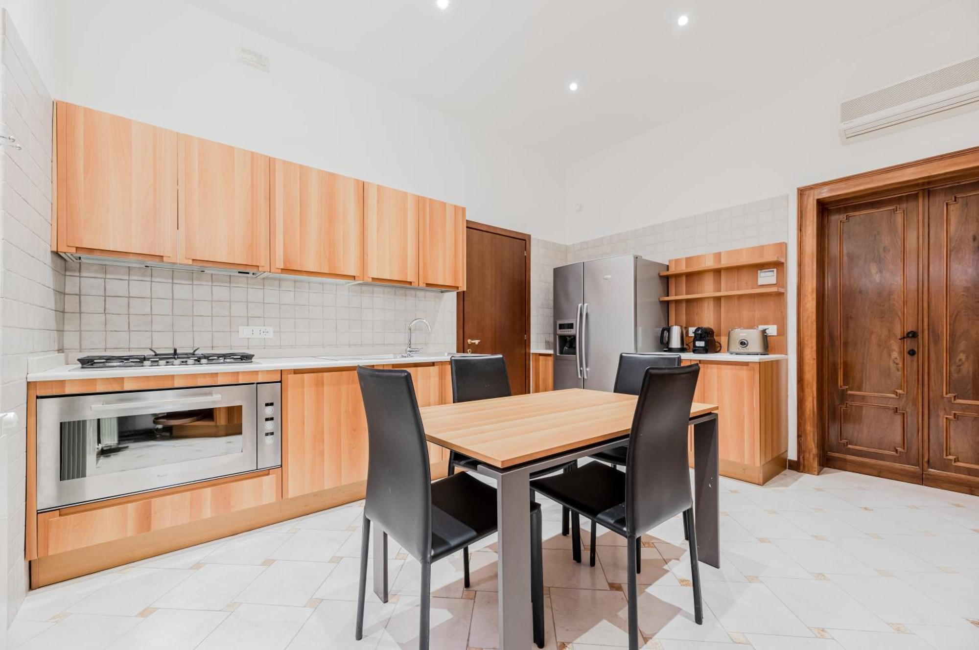 Elegant 7 Minutes From Piazza San Marco! Apartment Venice