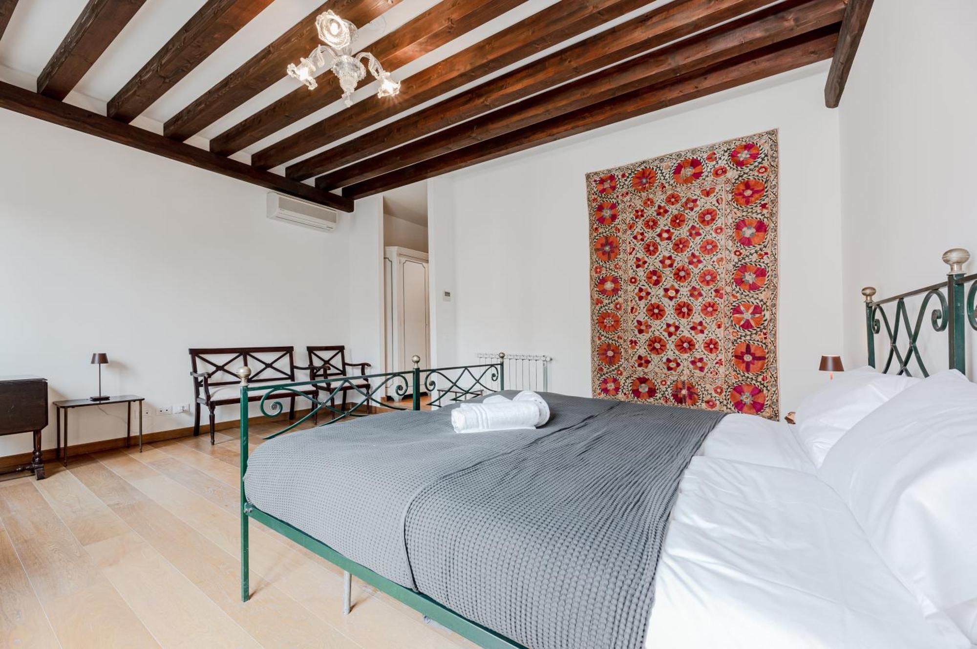 Elegant 7 Minutes From Piazza San Marco! * Venice