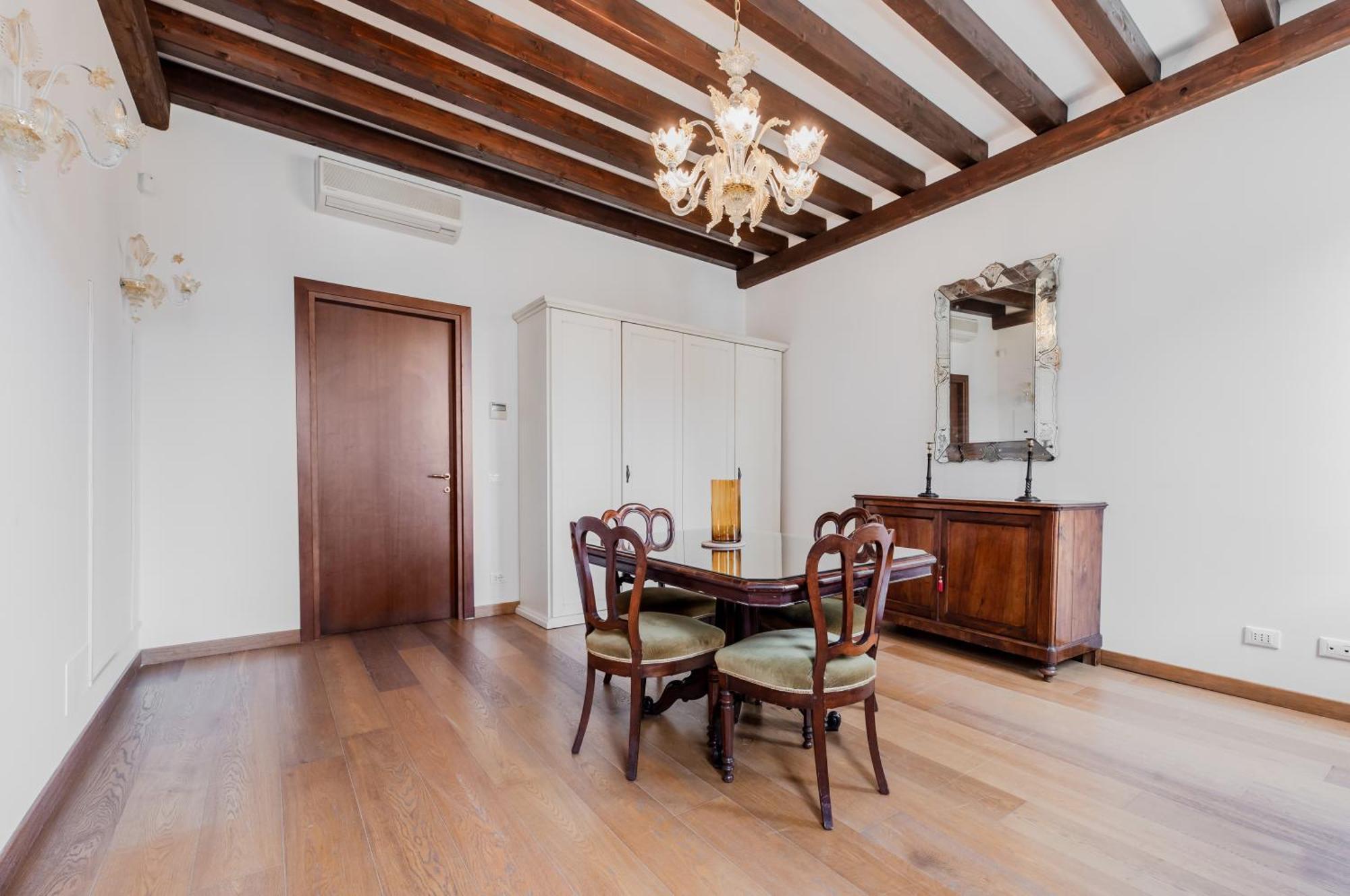 Apartment Elegant 7 Minutes From Piazza San Marco! *
