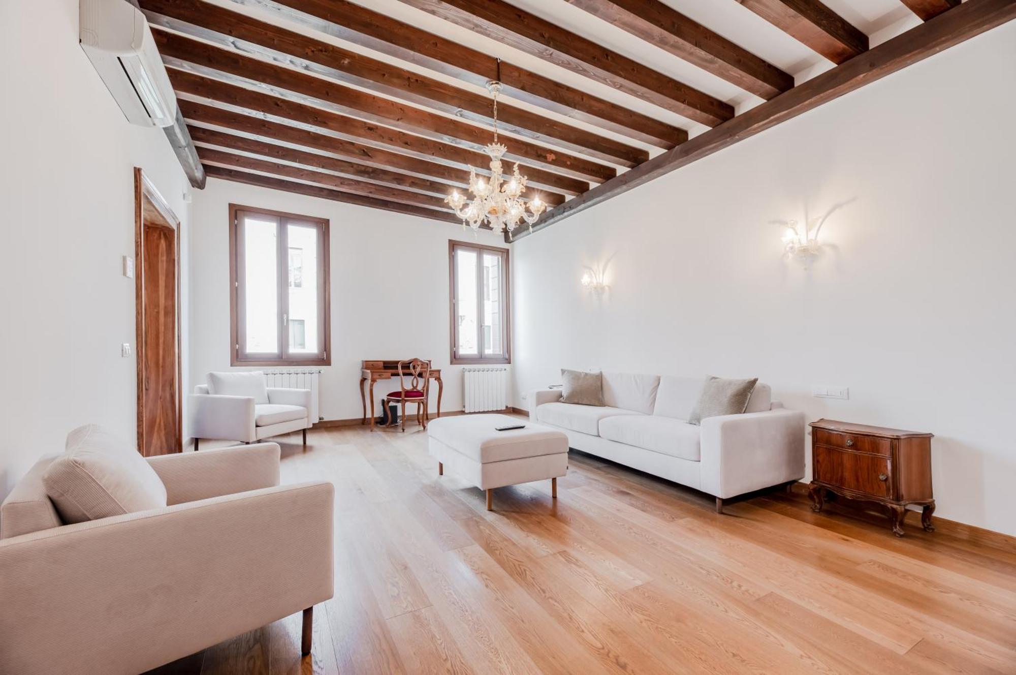 Elegant 7 Minutes From Piazza San Marco! * Venice