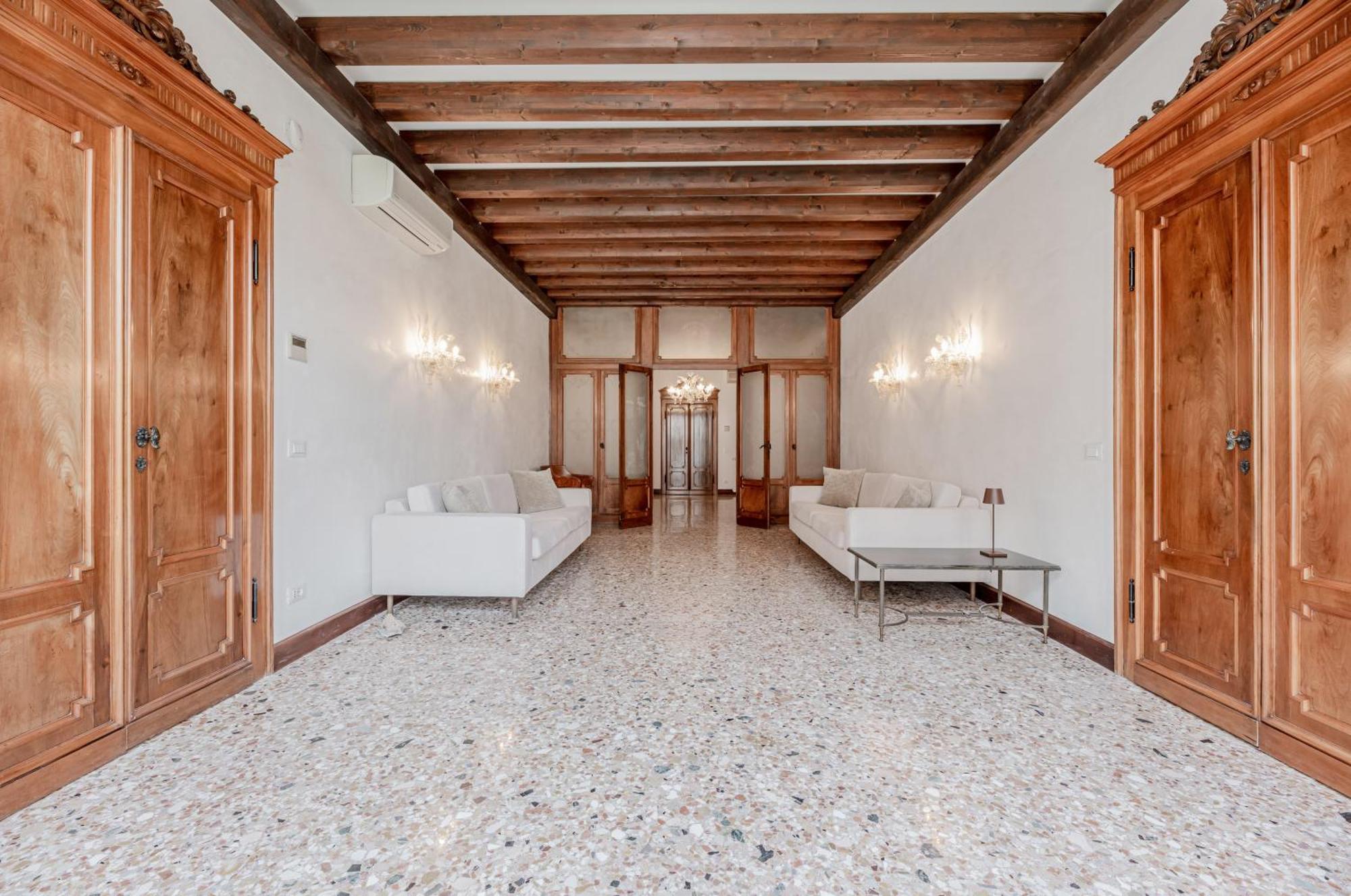 Elegant 7 Minutes From Piazza San Marco! Venice
