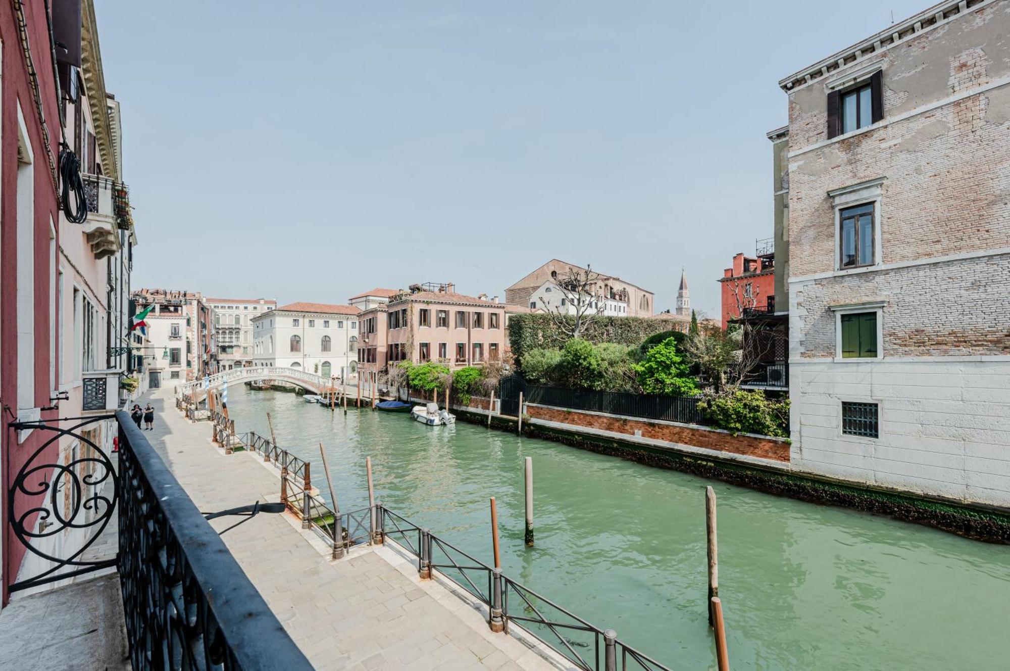 Elegant 7 Minutes From Piazza San Marco! Venice