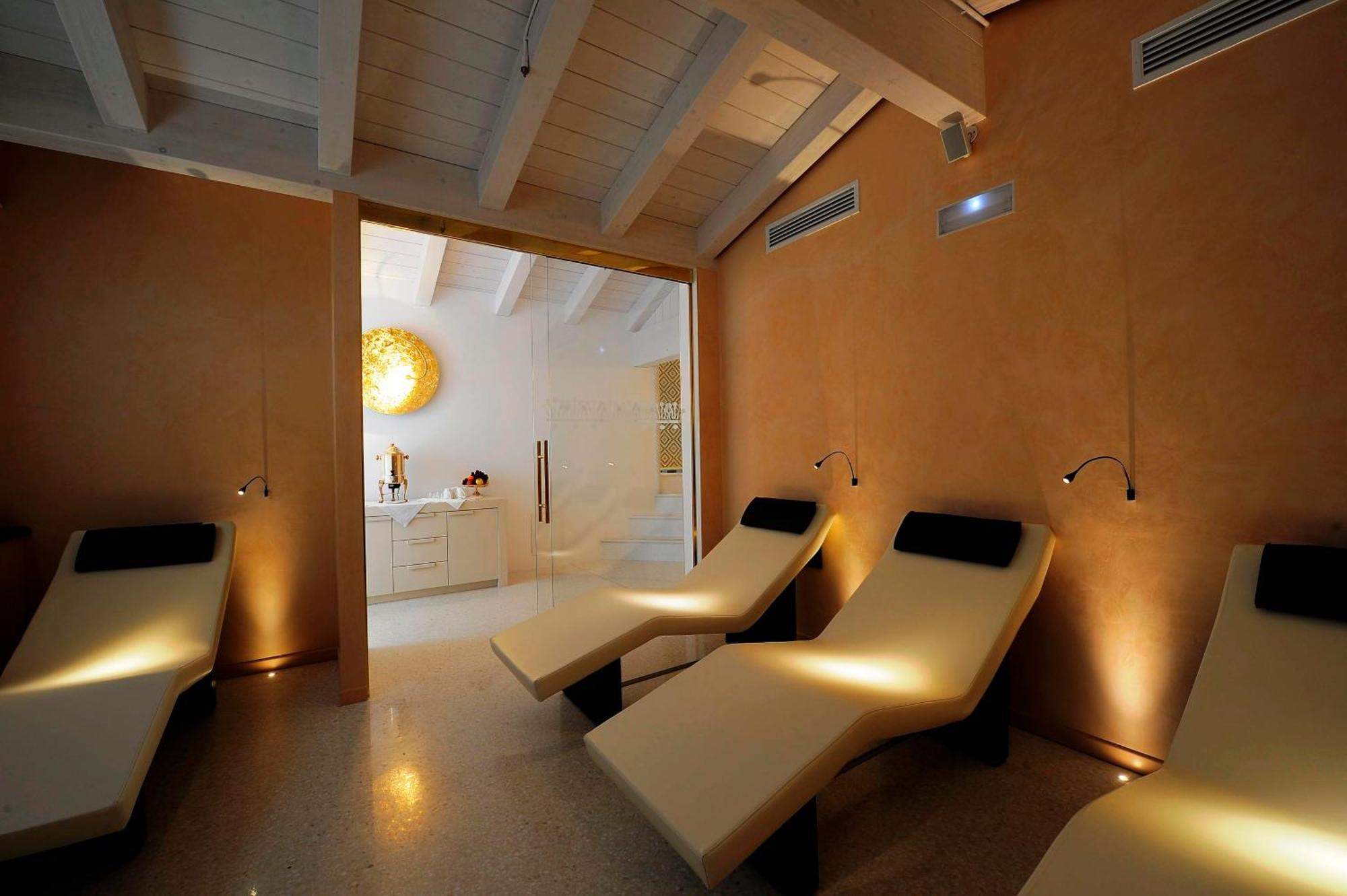 Ai Reali - Small Luxury Of The World