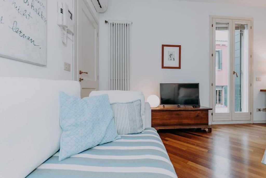 Elegant With Private Terrace In - Frari Church Apartment *