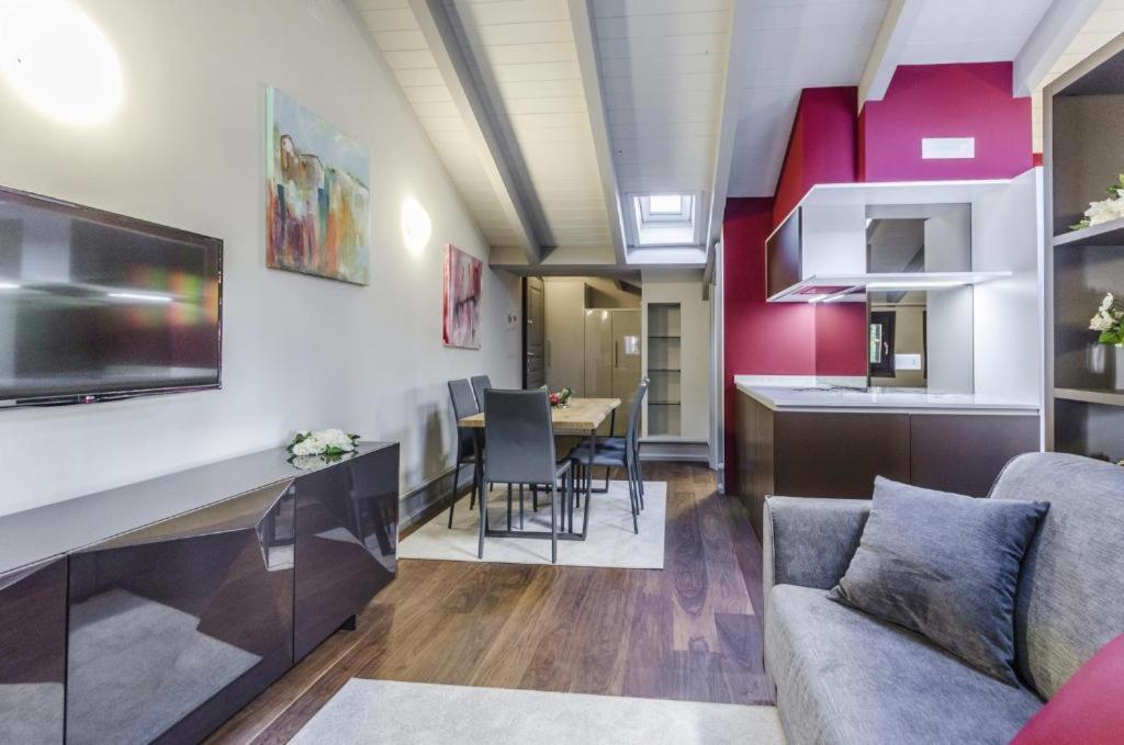 Luxury Apartment *