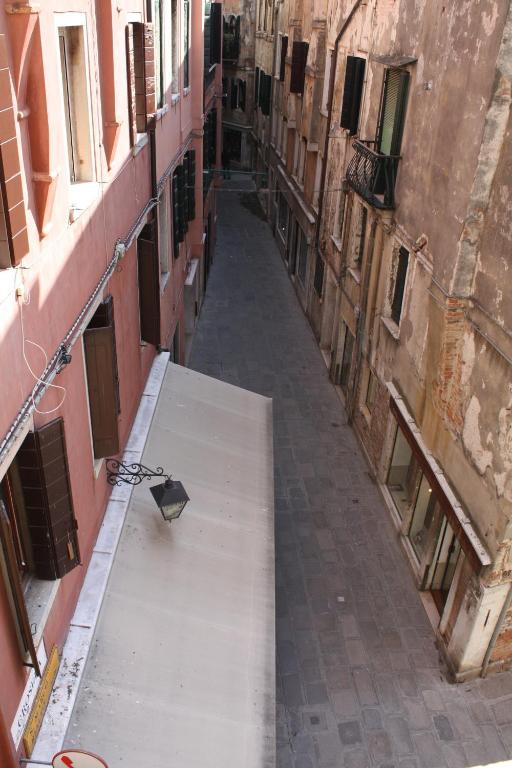 The Academy Albergue Veneza