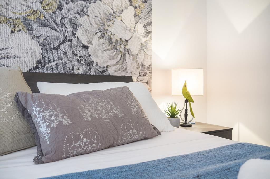 Grand Palace Canal View Apartment Venice