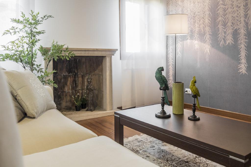 Grand Palace Canal View Apartment Venice