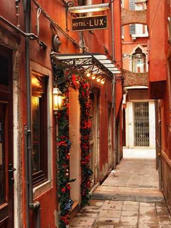 Lux Hotel