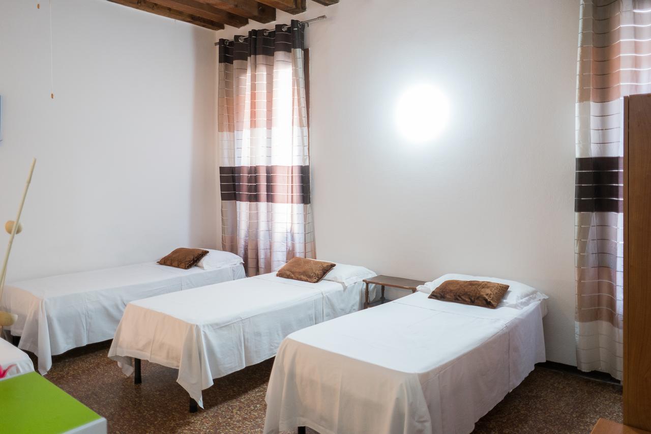 Guest house Backpackers House Venice
