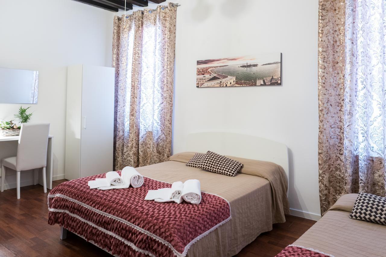 Guest house Backpackers House Venice