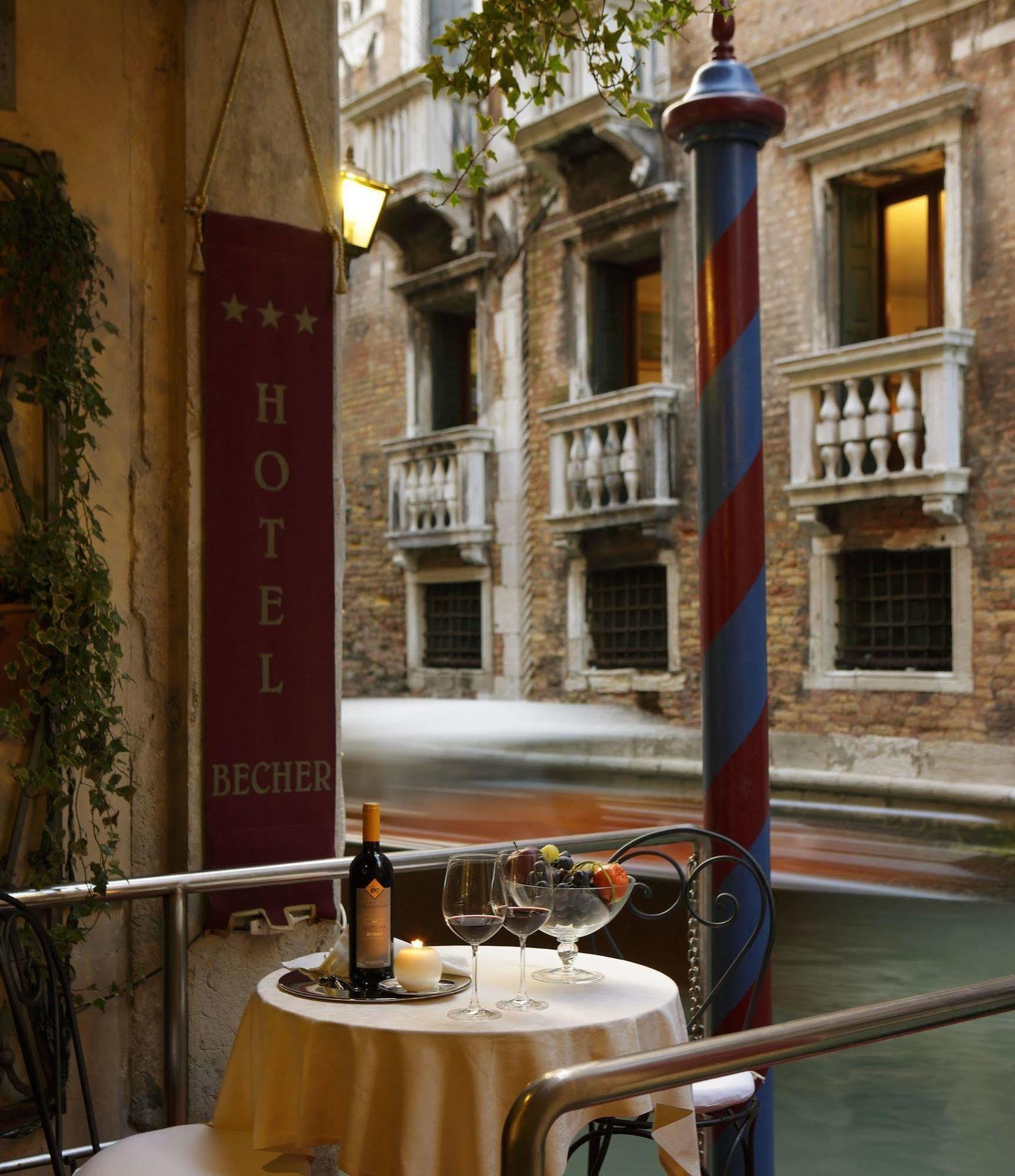 Becher 3* Veneza