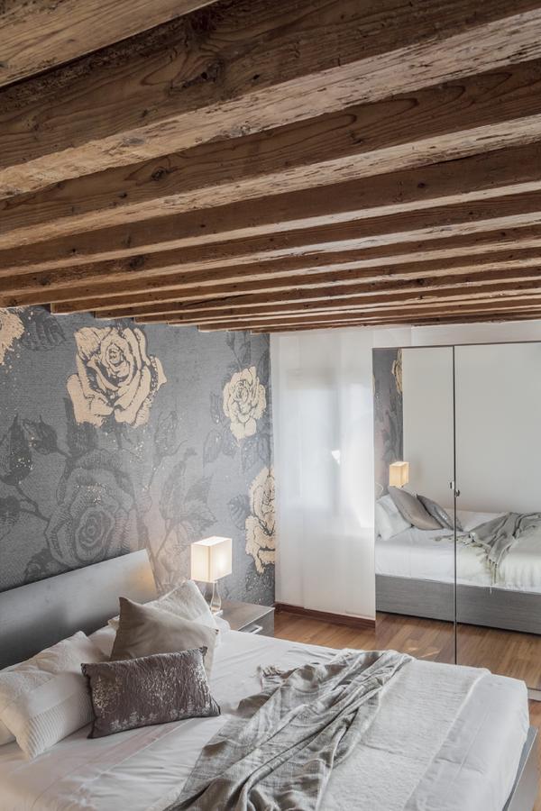 Grand Palace Canal View Apartment Venice
