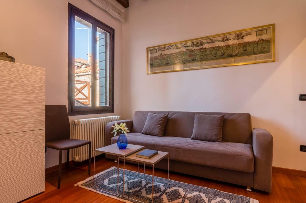 Apartamento Arsenale 2352 Library By Biennale Exhibition *