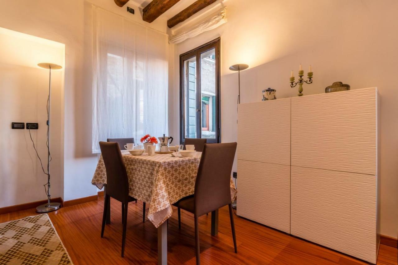 Apartamento Arsenale 2352 Library By Biennale Exhibition
