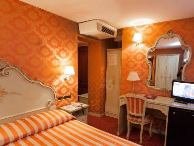 Lux Hotel 3*