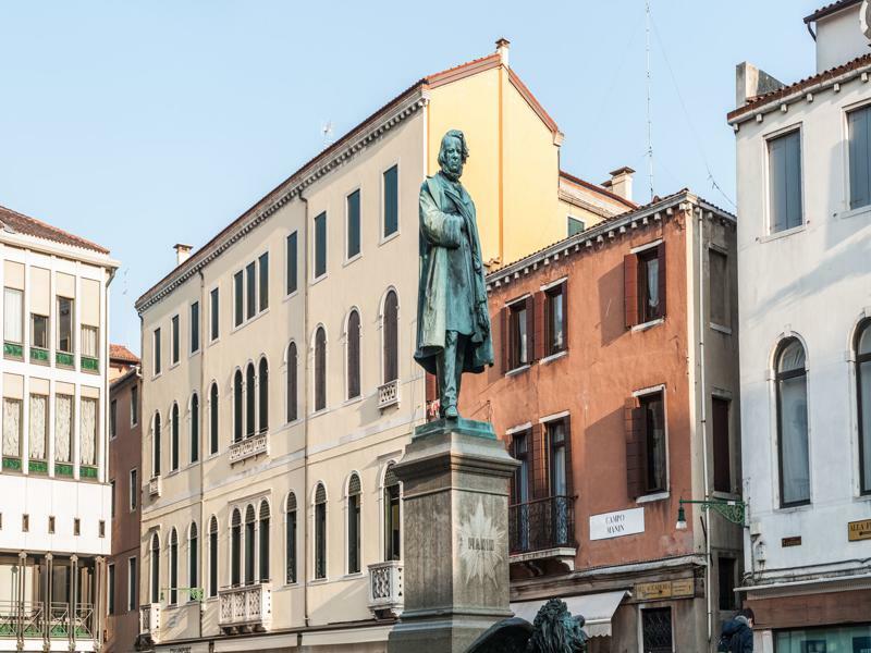 Ai Patrizi Di *