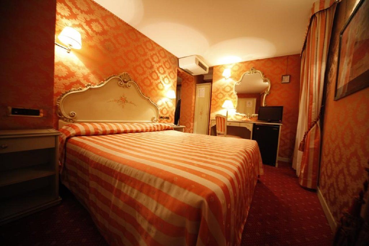 Lux Hotel 3*