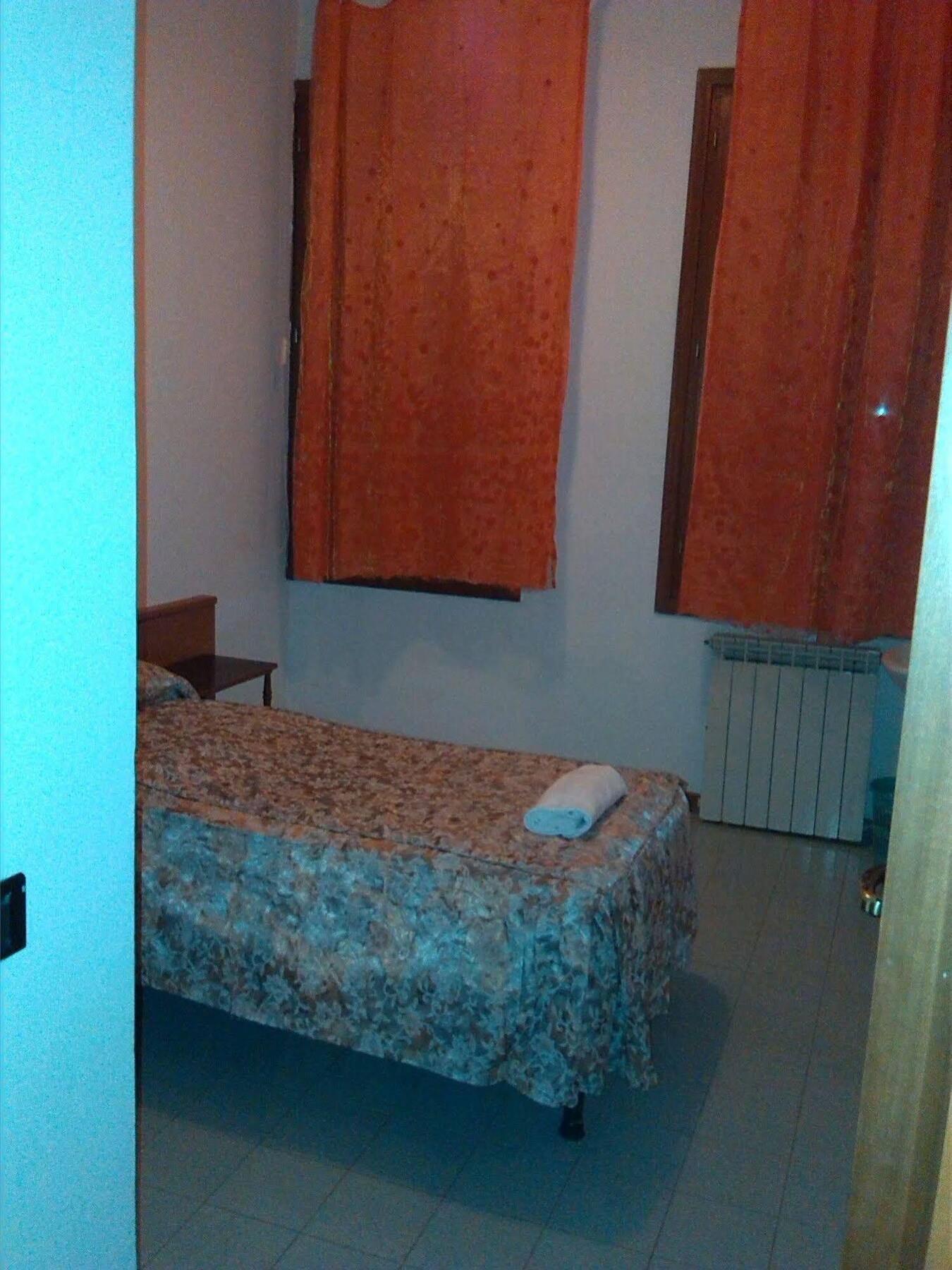 Backpackers House 2*