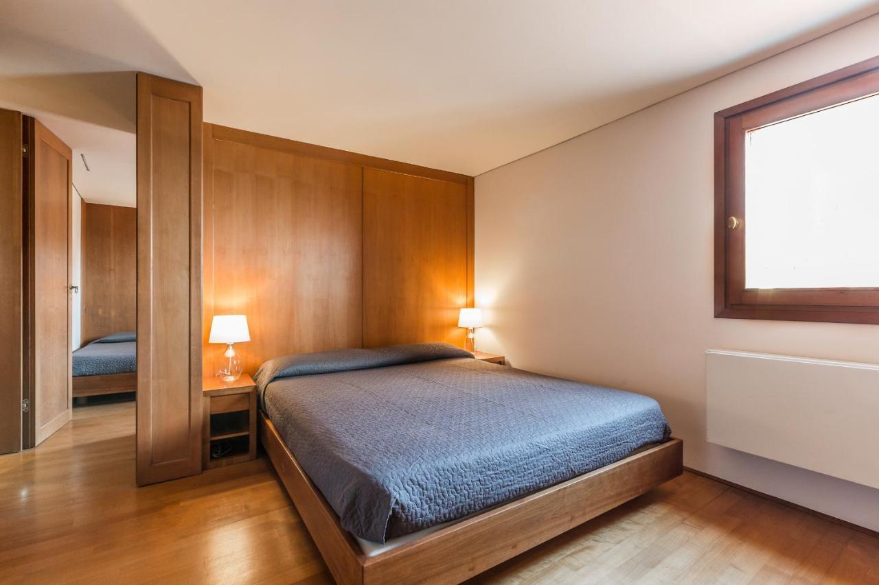 Ca' Del Santo Canal View And Terrace Apartment Venice