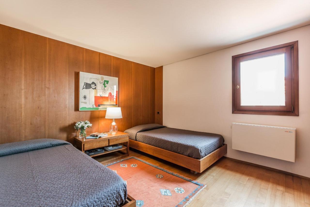 Ca' Del Santo Canal View And Terrace Apartment *