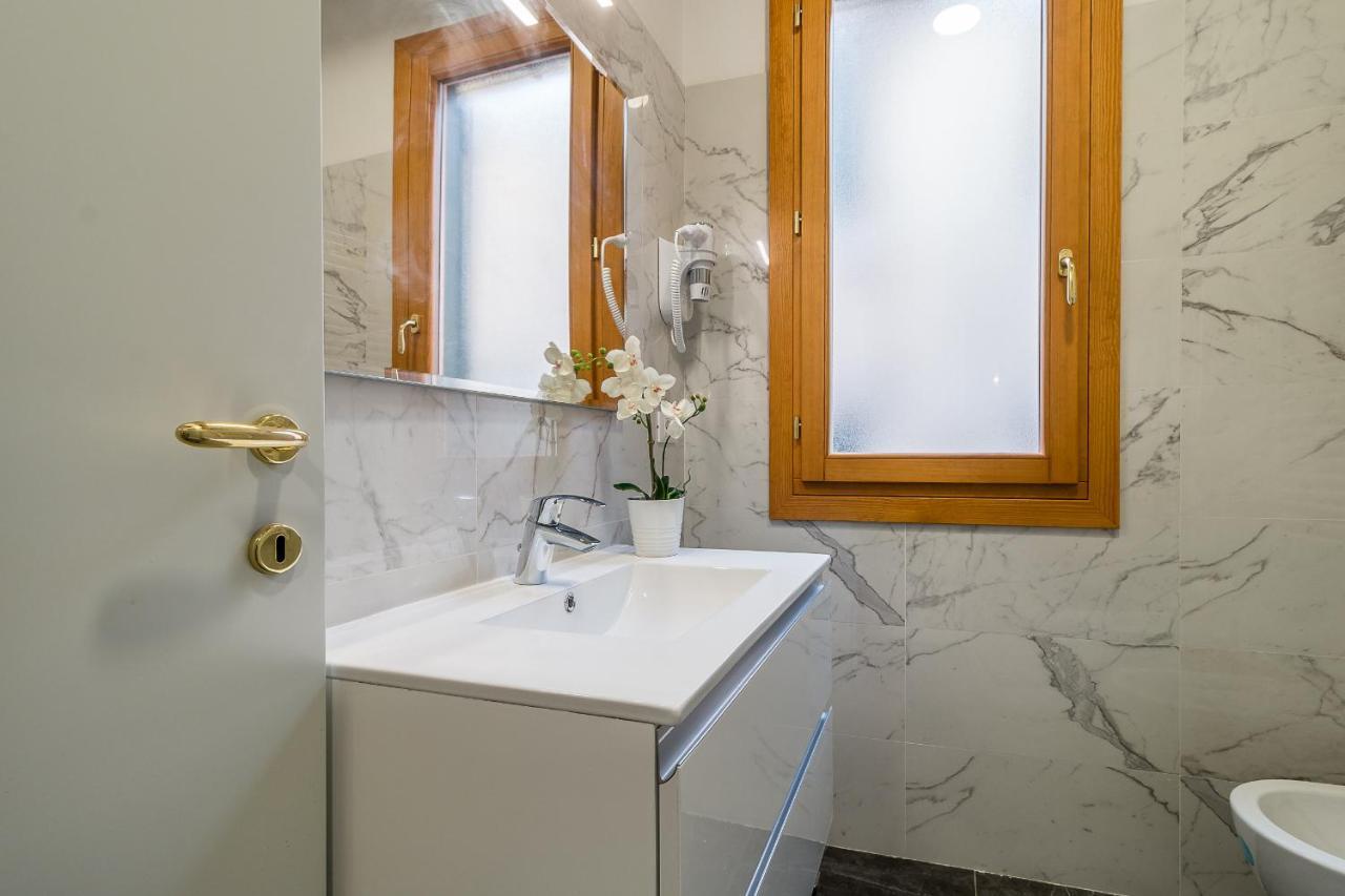 Venetian New Style @ Ca' D'oro Apartment *
