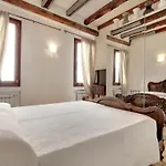 Venice Traditional Home With Terrace