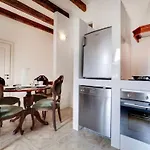 Venice Traditional Home With Terrace