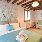 Lovely Apartment In Venezia With Wifi