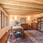 The Golden Tree, Apartment In Venice