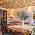 The Golden Tree, Apartment In Venice