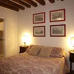 Al Pozzo Dei Scoacamini, 100 M From San Marco, Ground Floor